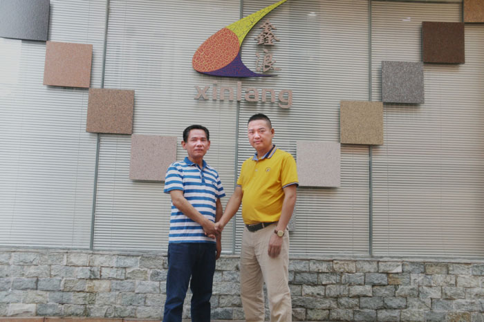 國際進出口貿(mào)易何總來鑫浪考察700水包水多彩技術(shù)
