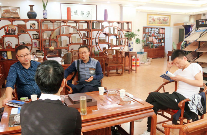 熱烈歡迎西安辦廠客戶孫總、張總、楊總來鑫浪進(jìn)行技術(shù)交流